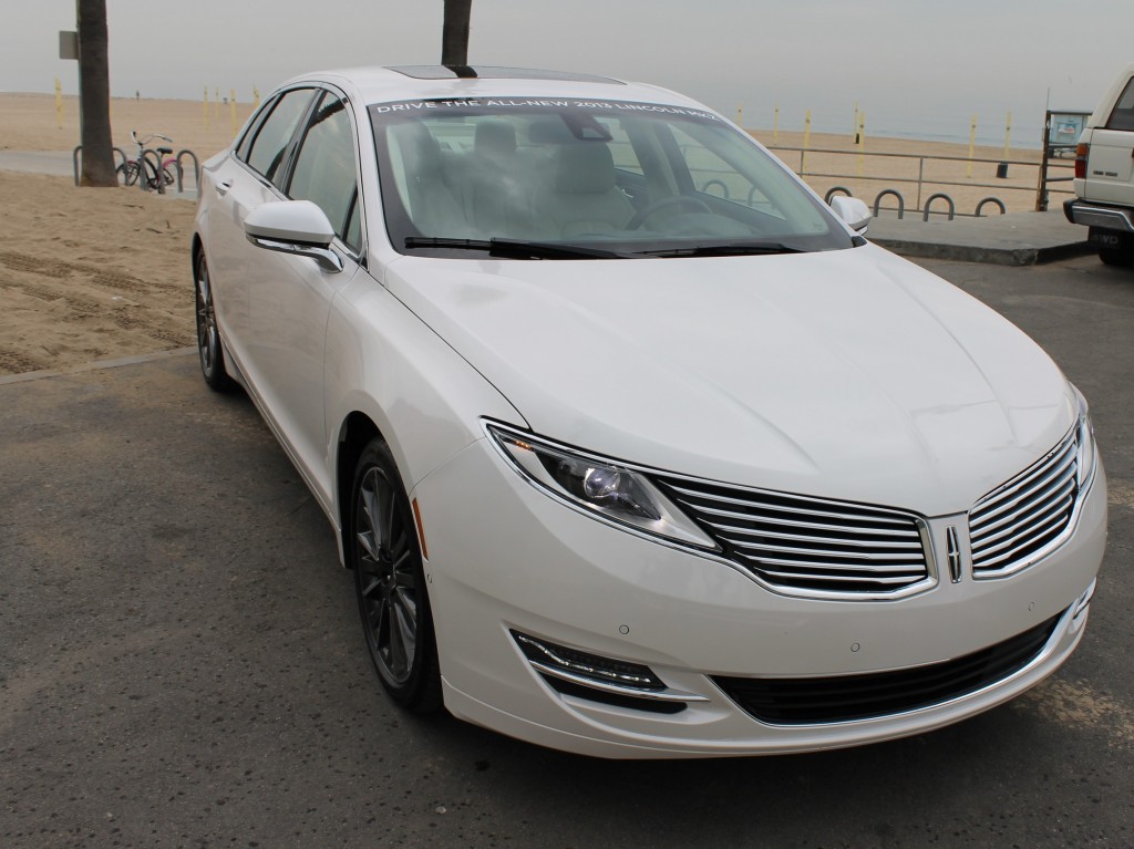 2013_Lincoln_MKZ_Hybrid_White_00009