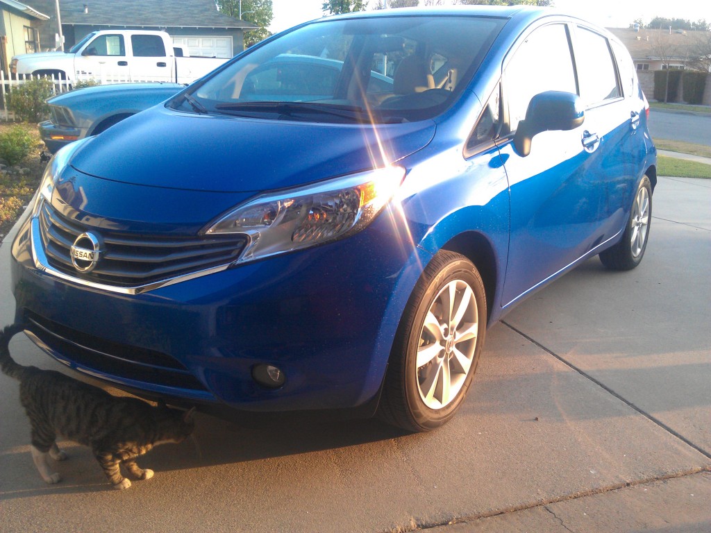 nissan_versa_note_blue_002