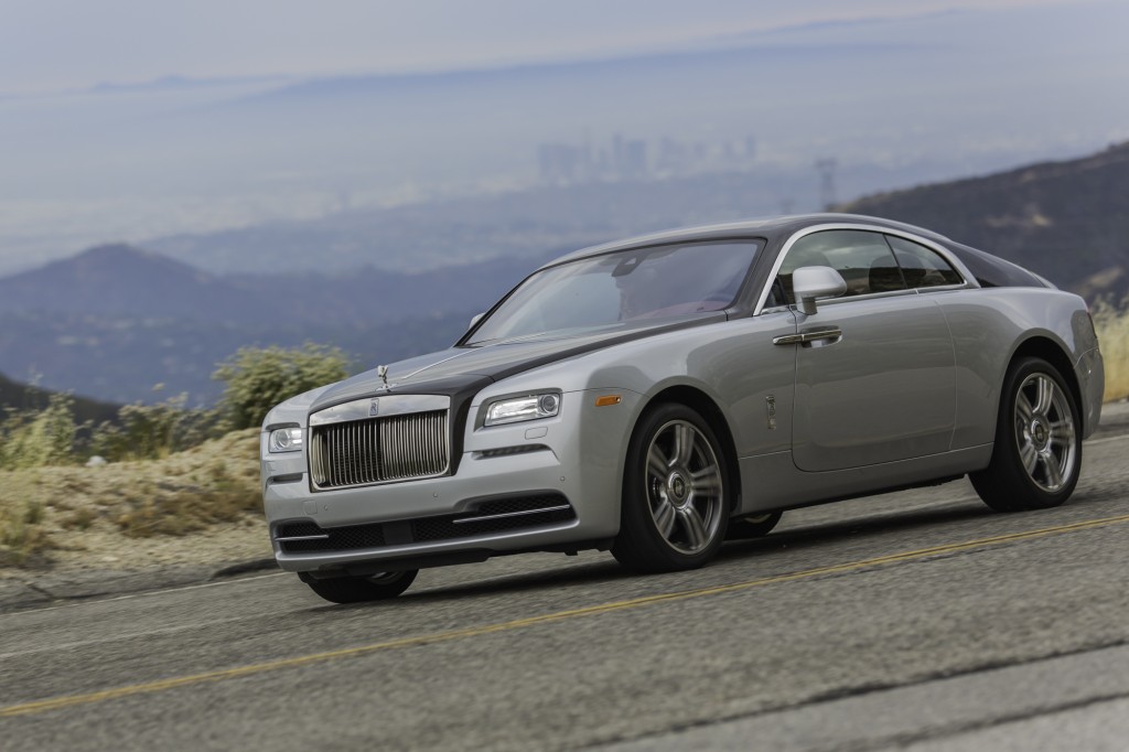 2015_Rolls-Royce_Wraith_Silver_Black_014