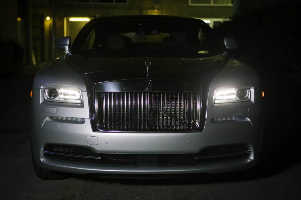 2015_Rolls-Royce_Wraith_Silver_Black_026