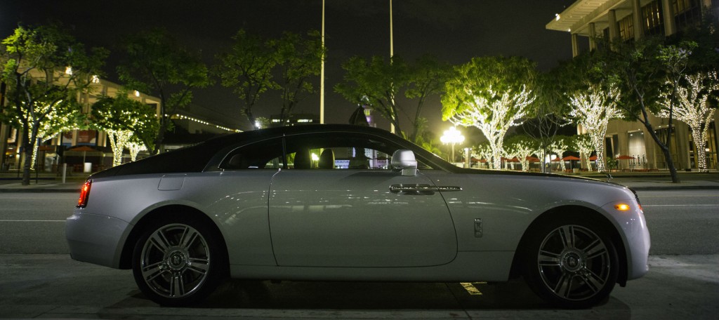 2015_Rolls-Royce_Wraith_Silver_Black_044