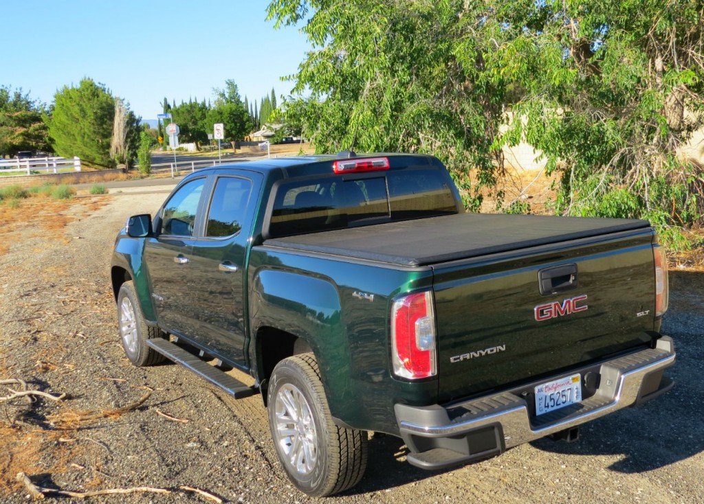 2015_GMC_Canyon_Green_Metallic_003.jpg