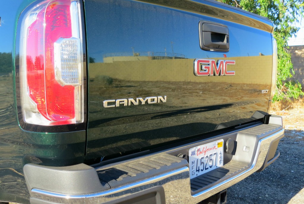 2015_GMC_Canyon_Green_Metallic_004.jpg