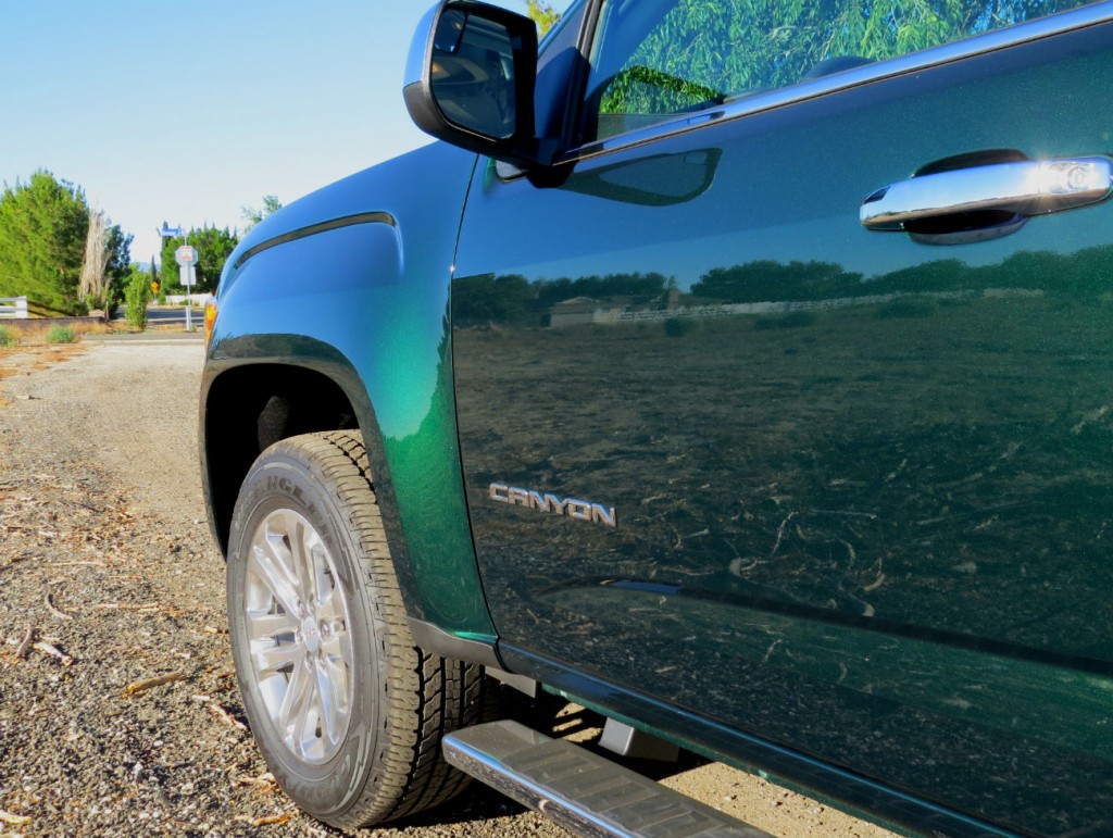 2015_GMC_Canyon_Green_Metallic_005.jpg