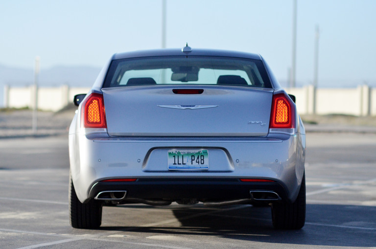 2016_chrysler_300_platinum_03