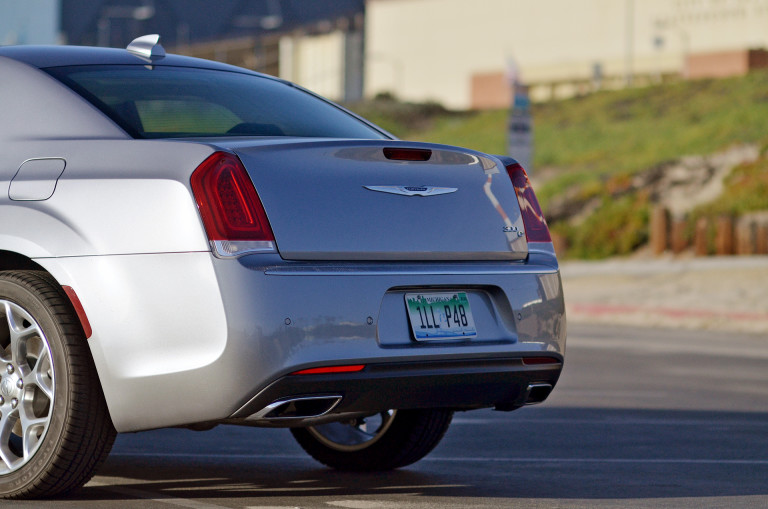 2016_chrysler_300_platinum_05