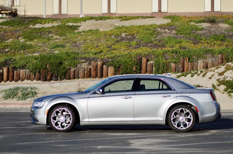 2016_chrysler_300_platinum_06