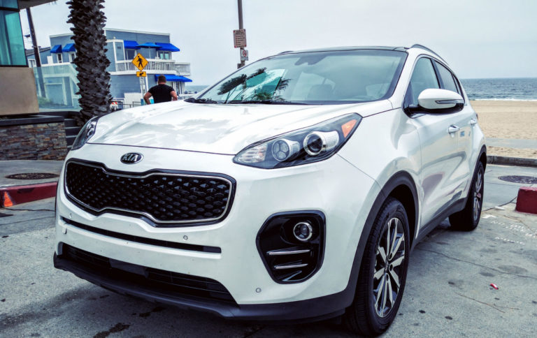 2017_Kia_Sportage_EX_White_002