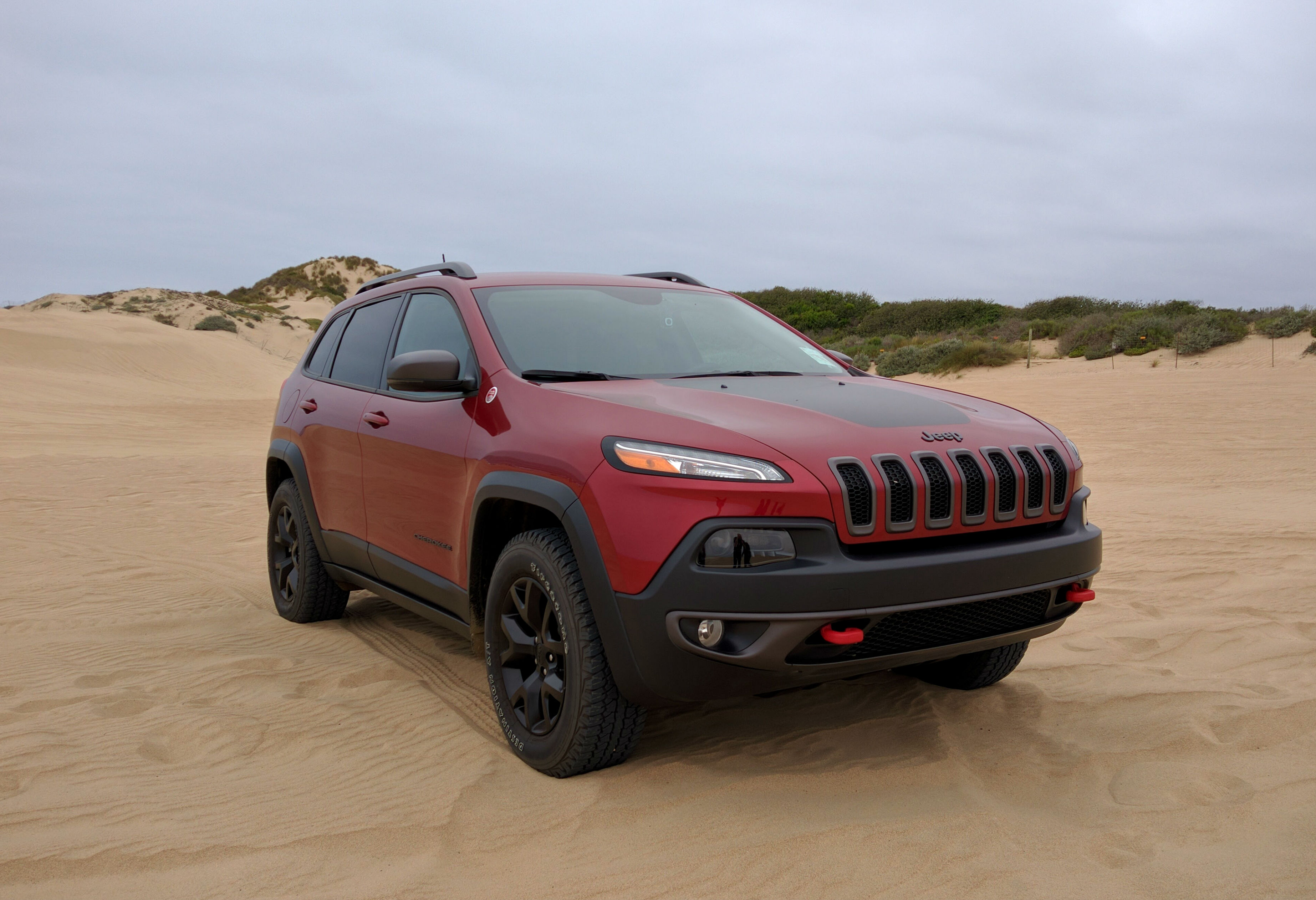 dedo Min Inmersión Storming The Beach With The 2016 Jeep Cherokee Trailhawk -  TheIgnitionBlog.com