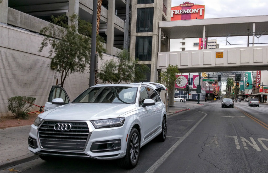 2017_Audi_Q7_Quattro_Glacier_White_001