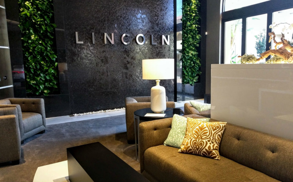 Lincoln_Experience_Center_Fashion_Island_Newport_003