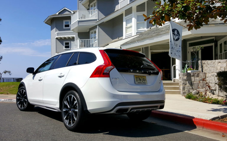 Volvo_V60_XC_Blue_Lantern_Inn_003