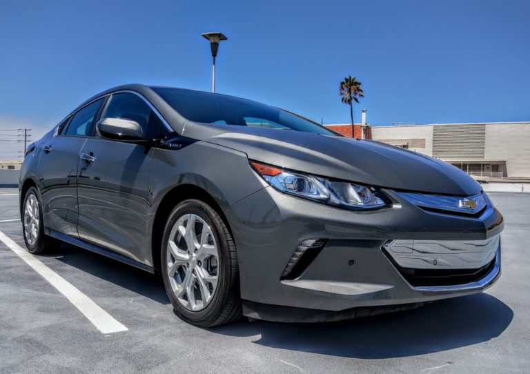 2017_chevrolet_volt_gray_002