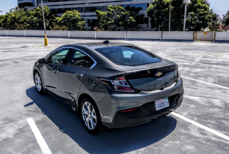 2017_chevrolet_volt_gray_004