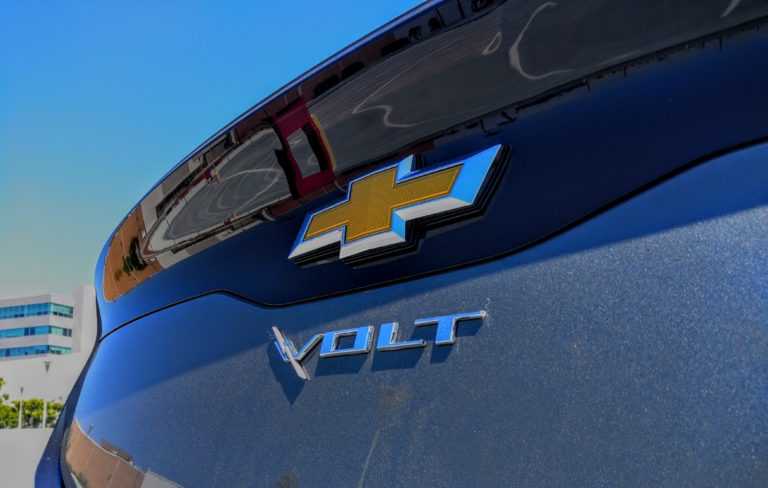 2017_chevrolet_volt_gray_005