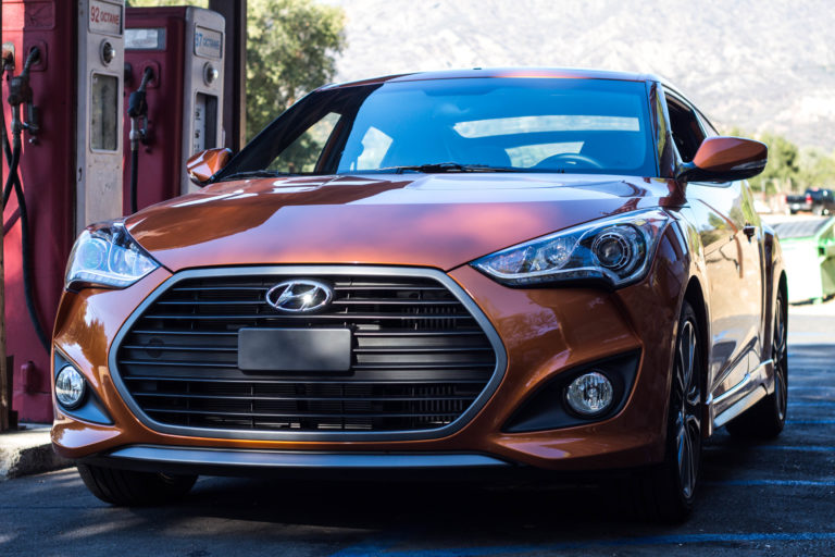 2017_Hyundai_Veloster_Turbo_Front_01