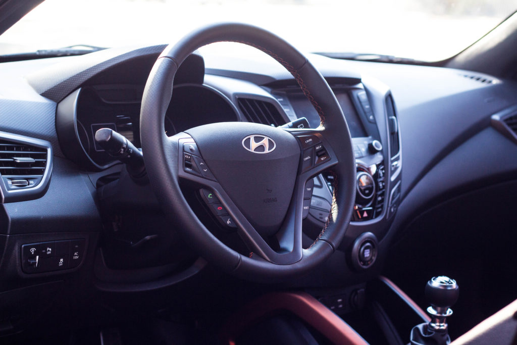 2017_Hyundai_Veloster_Turbo_Interior_01