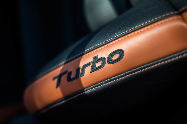 2017_Hyundai_Veloster_Turbo_Interior_02
