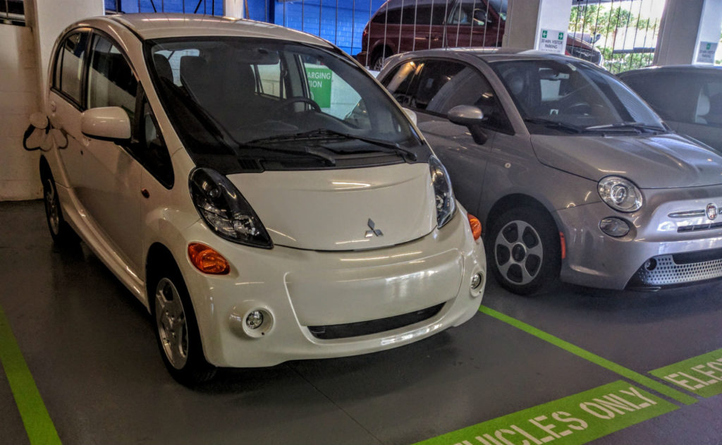 2017-Mitsubisi-i-miev-es-005