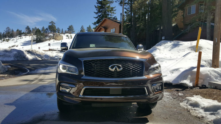 2017-Infiniti-QX80-004