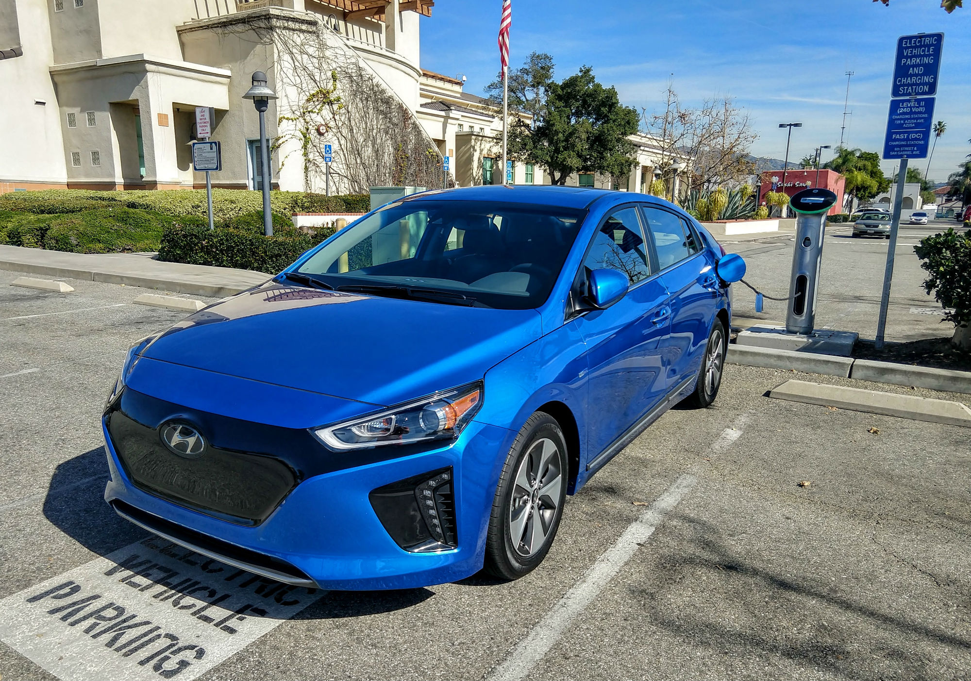2017 Hyundai Ioniq Electric Review: Going the Distance