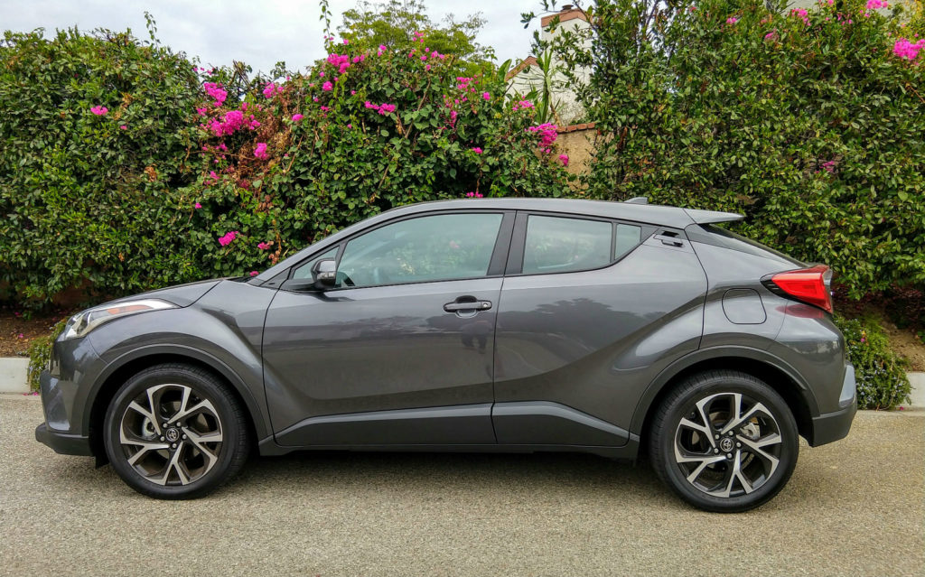 2018-Toyota-C-HR-XLE-Premium-002