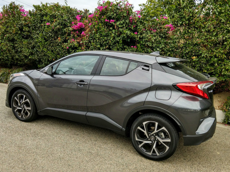 2018-Toyota-C-HR-XLE-Premium-003