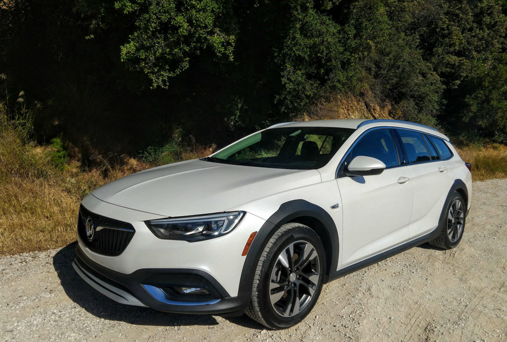 2018 Buick Regal TourX White Frost 001