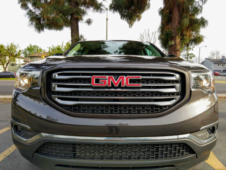 2018_GMC_Acadia_All_Terrain_002